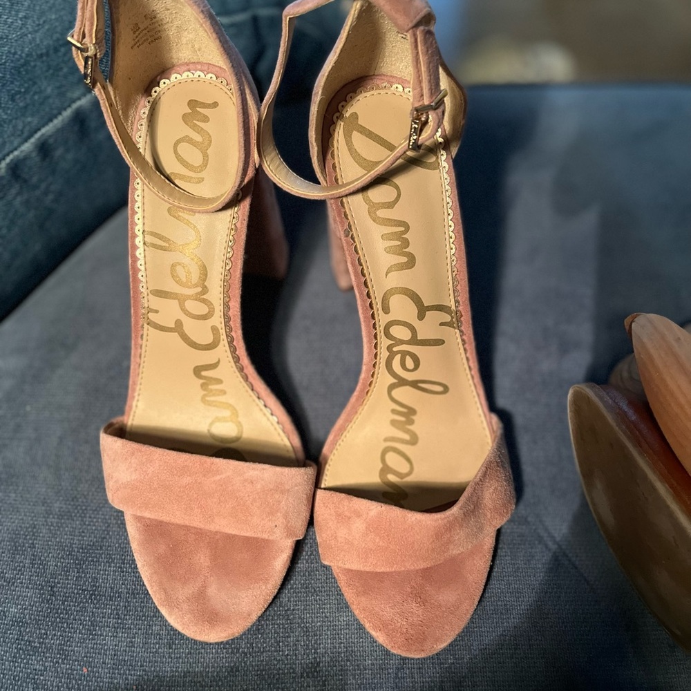 Shoes pink suede